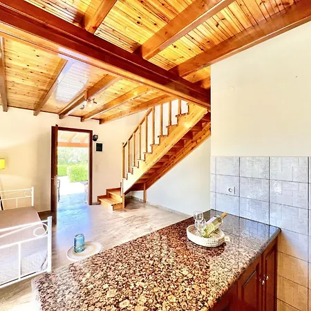 Renas Maisonette Unit 2 Near By Dadovillas רודה