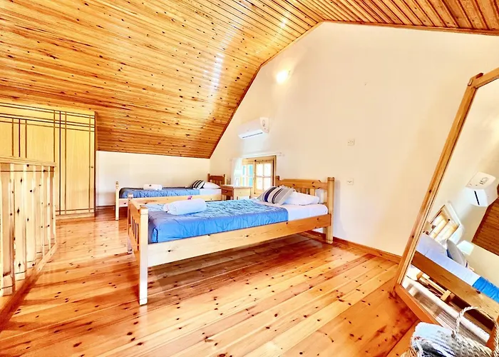 Renas Maisonette Unit 2 Near By Dadovillas Апартаменты *